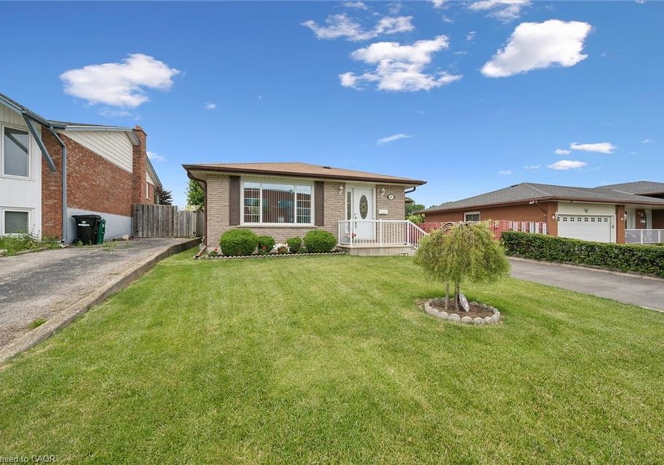 31-faial-road-cambridge-ontario-40843620