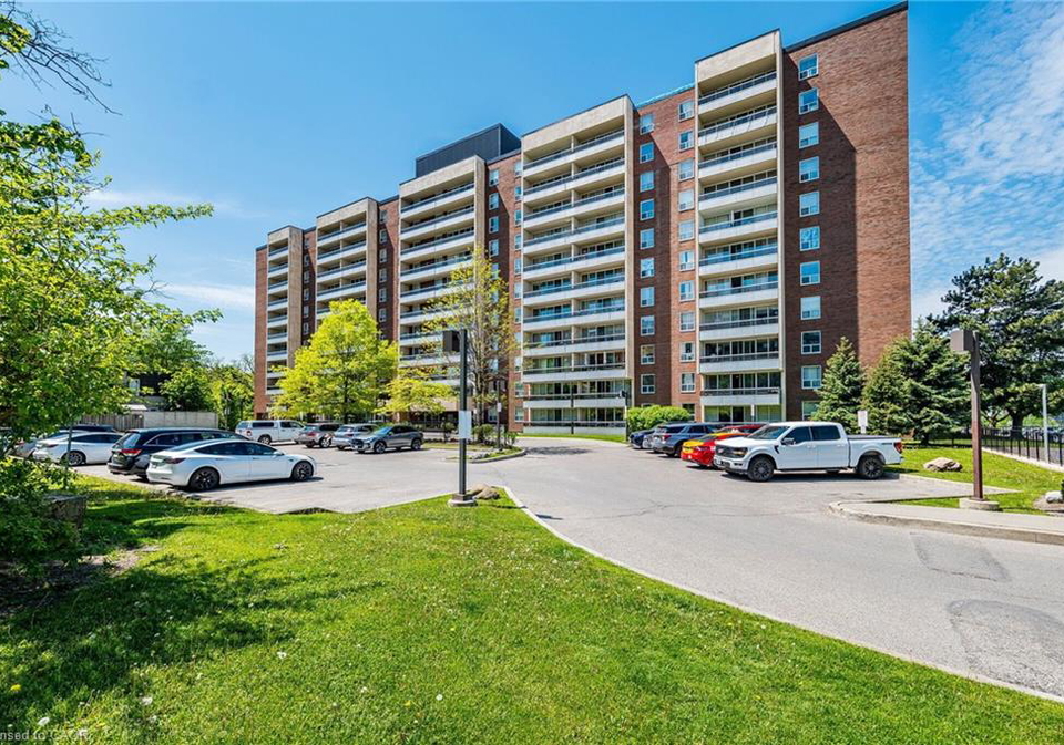 25-four-winds-drive-toronto-ontario-40843631