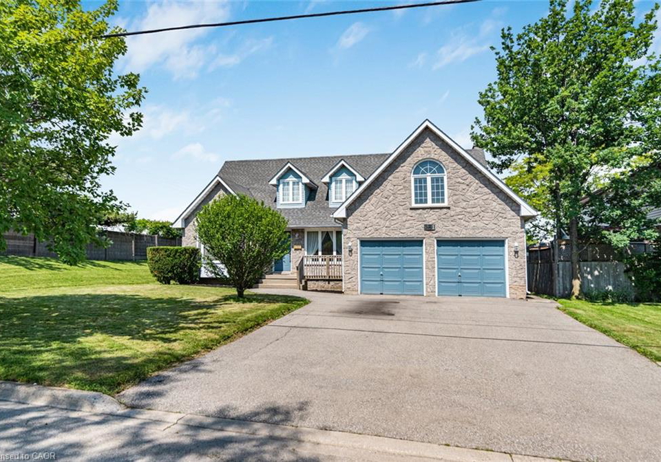 381-kerman-avenue-grimsby-ontario-40843653