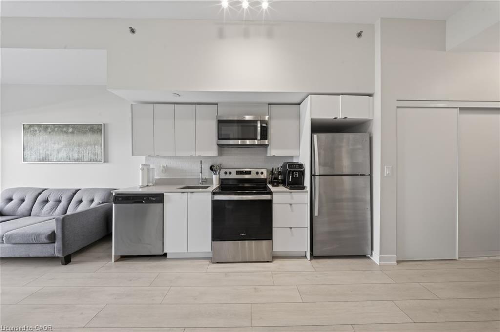 3210-dakota-common-burlington-ontario-40843829