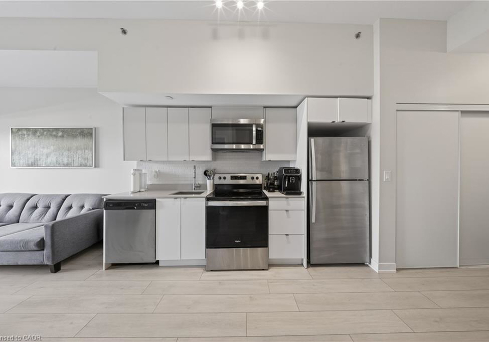 3210-dakota-common-burlington-ontario-40843829