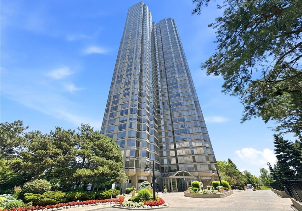 1-palace-pier-court-etobicoke-ontario-40843912