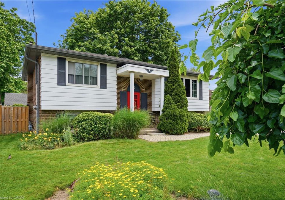 8-tudor-gate-place-st-catharines-ontario-40843949