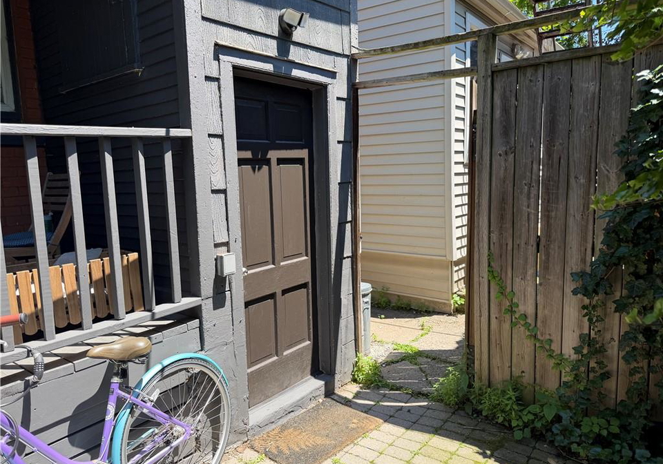 207-charlton-avenue-w-hamilton-ontario-40844031