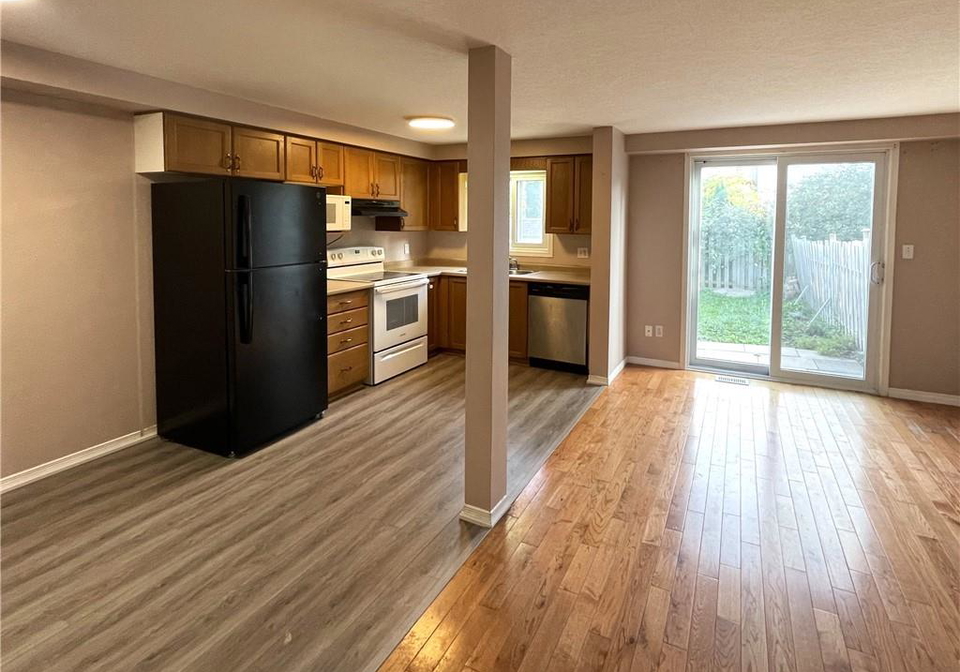 300-activa-avenue-kitchener-ontario-40844050