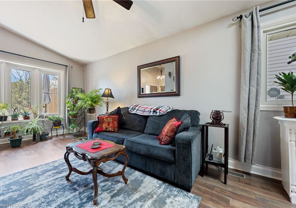 2-hampton-court-port-dover-ontario-40844051