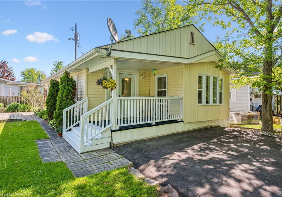 407-teak-trail-centre-wellington-ontario-40844076