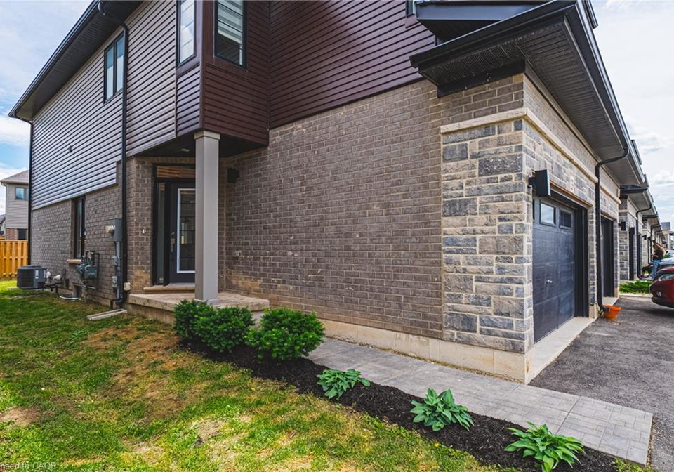 13-bellhouse-avenue-brantford-ontario-40844089