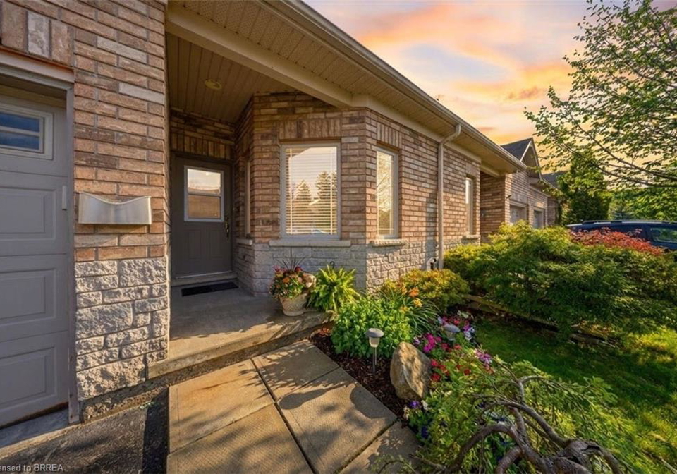 10-cobblestone-drive-paris-ontario-40844108