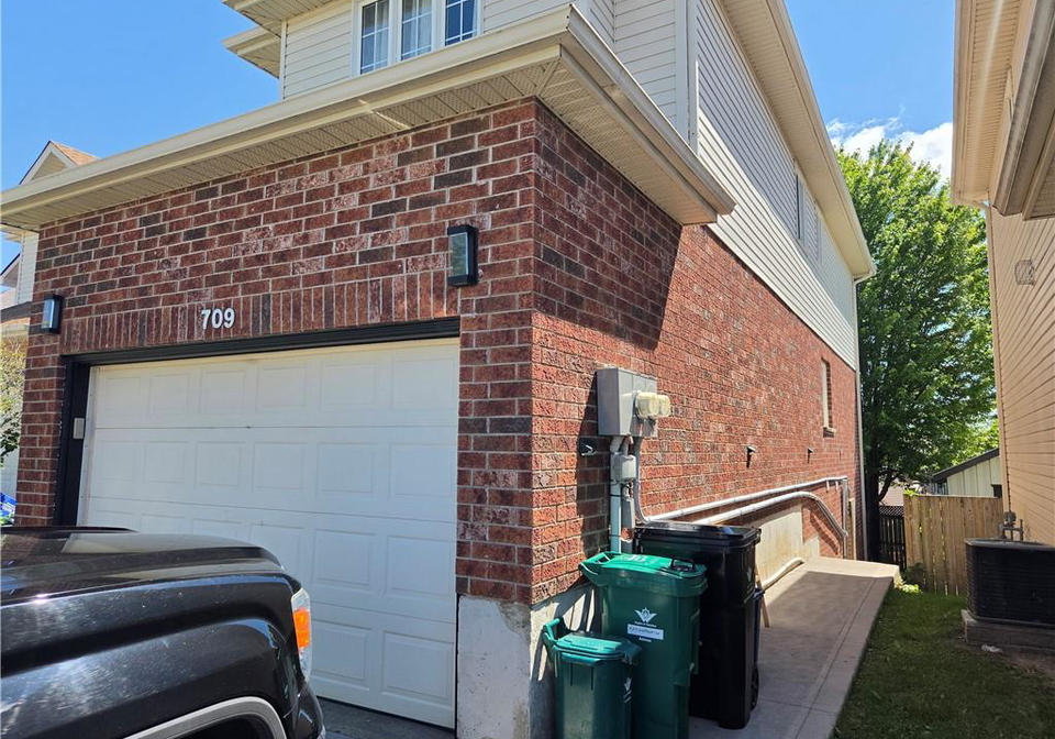 709-windflower-crescent-kitchener-ontario-40844152