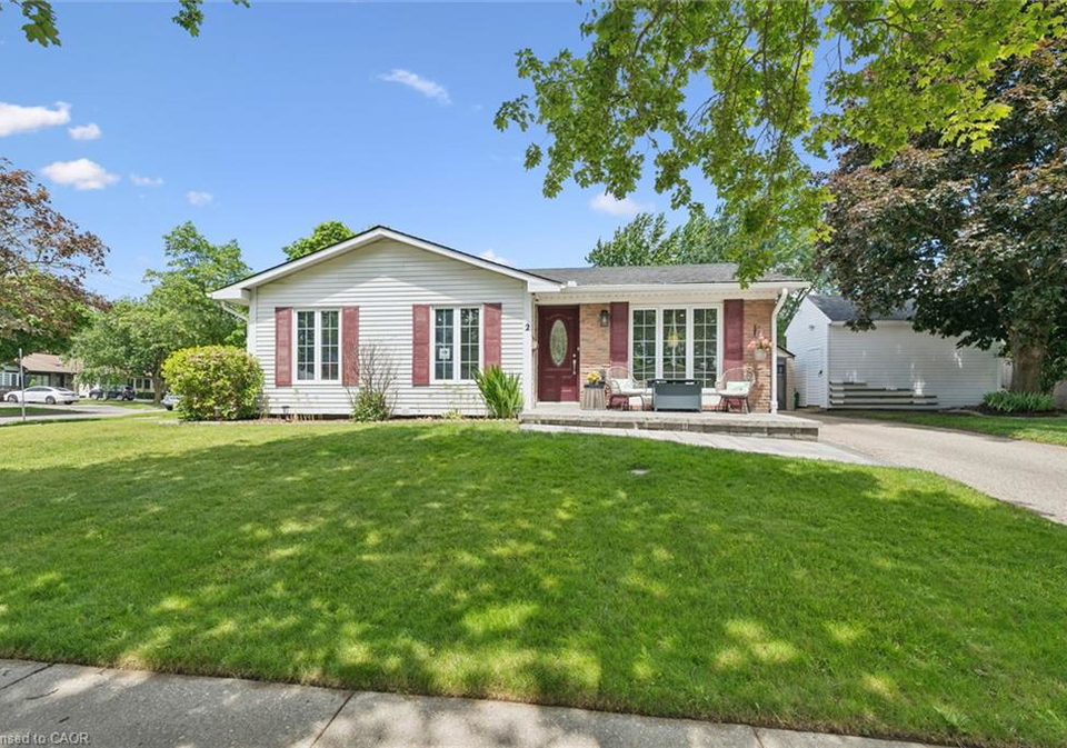 2-keewatin-avenue-kitchener-ontario-40844212