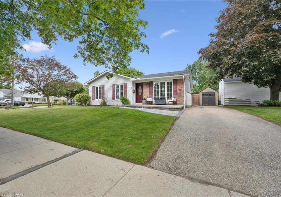 2-keewatin-avenue-kitchener-ontario-40844212