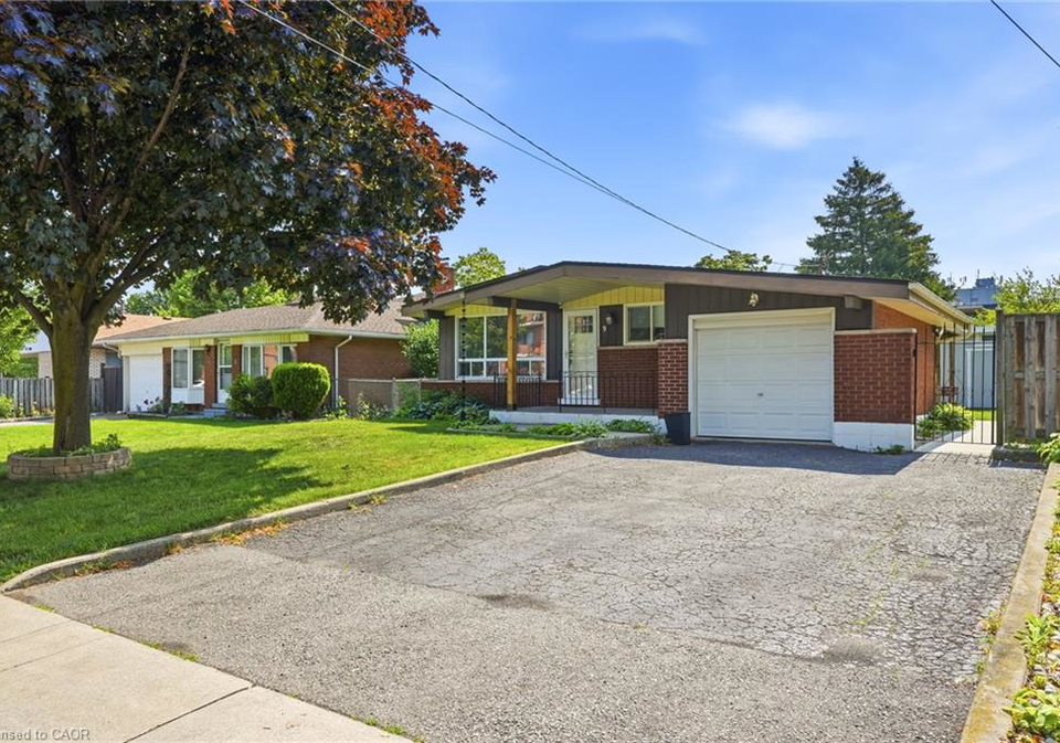 9-bishopsgate-avenue-hamilton-ontario-40844689