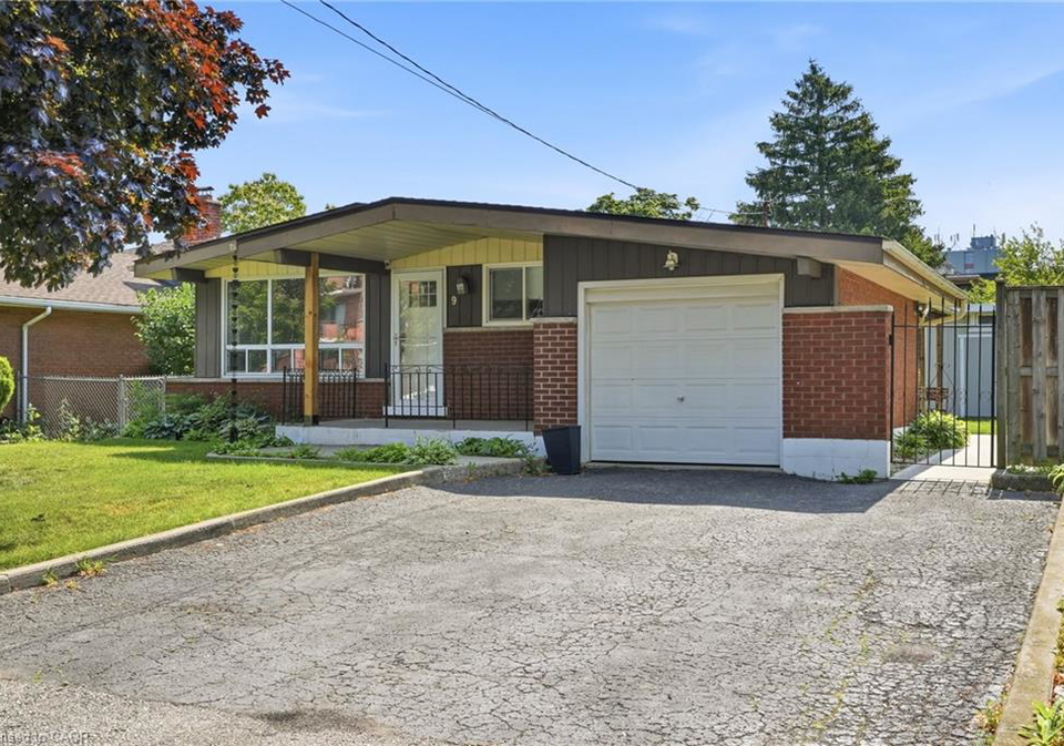 9-bishopsgate-avenue-hamilton-ontario-40844689