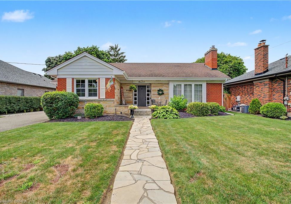19-springfield-drive-brantford-ontario-40844735
