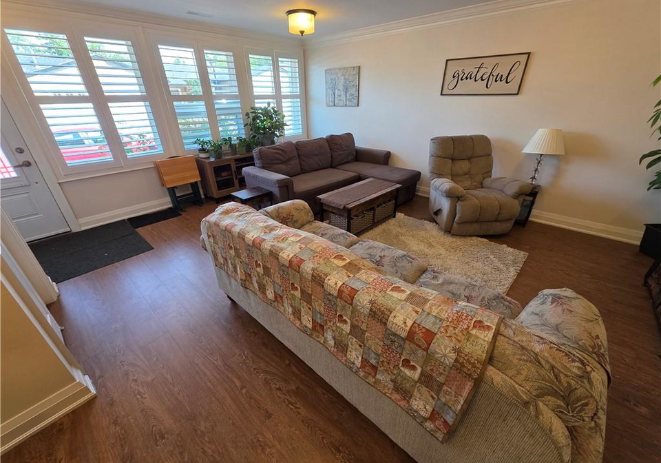 58-szollosy-circle-hamilton-ontario-40844783