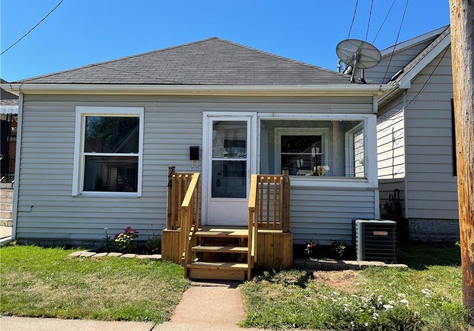 24-vansitmart-avenue-hamilton-ontario-40844957