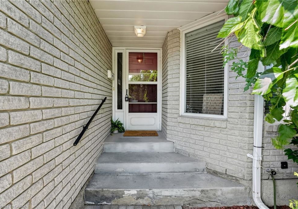 11-garden-drive-smithville-ontario-40845141