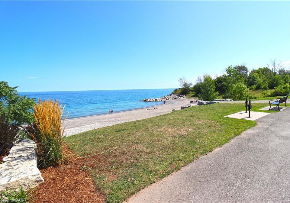 10-concord-place-grimsby-ontario-40845148