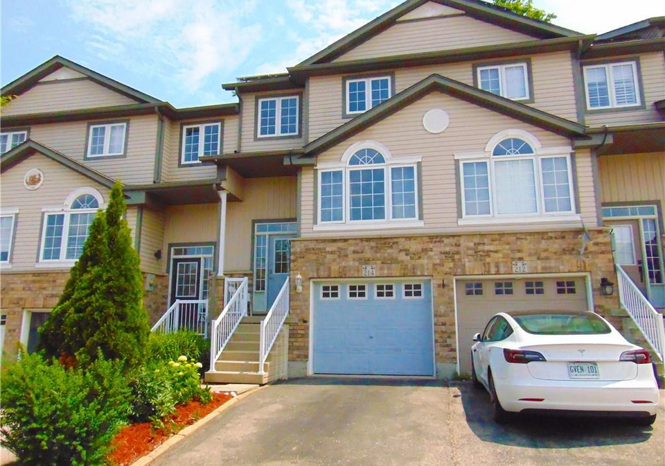 214-snowdrop-crescent-kitchener-ontario-40845246