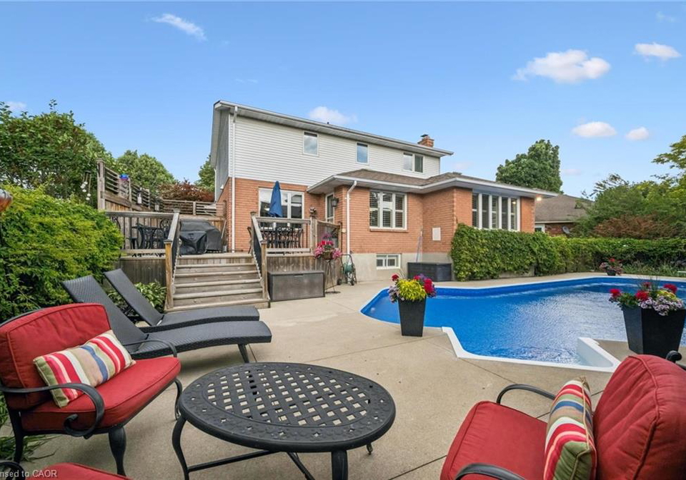 18-dunnington-court-kitchener-ontario-40845285