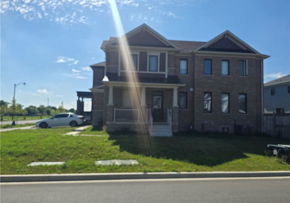 14-lilac-circle-caledonia-ontario-40845322
