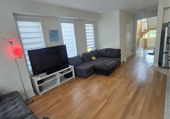 14-lilac-circle-caledonia-ontario-40845322