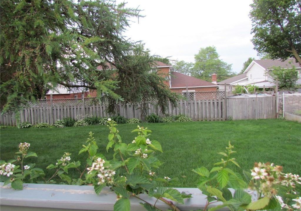 82-west-acres-crescent-kitchener-ontario-40845363