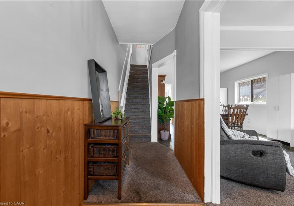 16-albemarle-street-hamilton-ontario-40845464