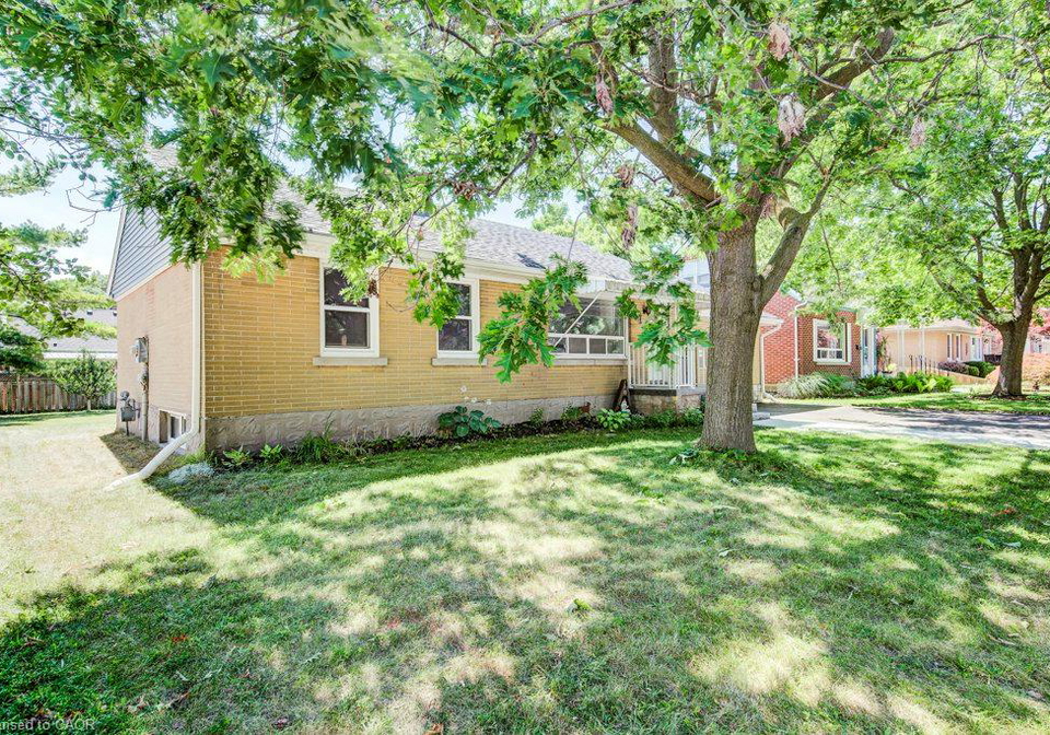 17-crestwood-avenue-kitchener-ontario-40845684