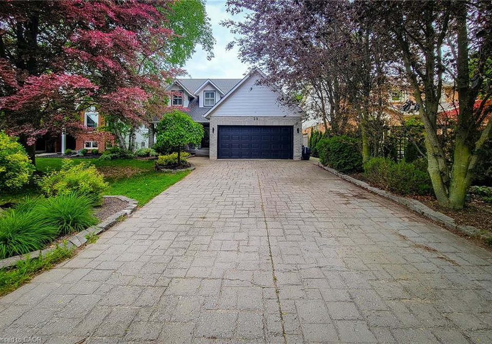 29-woodside-square-fonthill-ontario-40845716