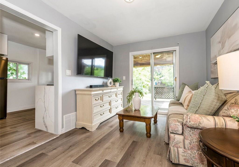 52-stapleton-avenue-n-hamilton-ontario-40845765