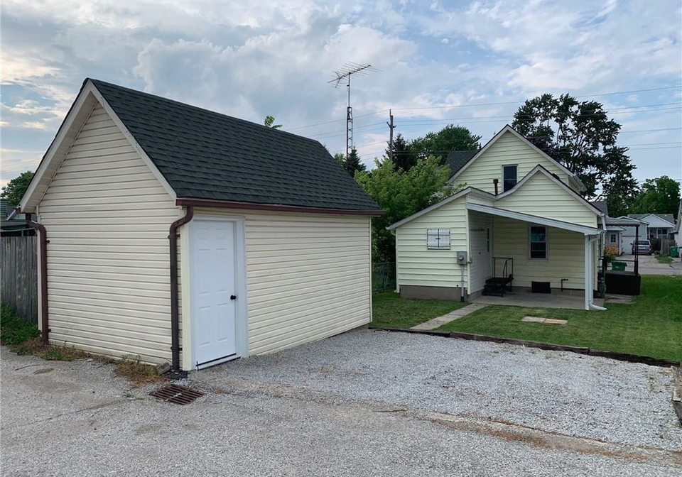 4157-robert-street-north-back-petrolia-ontario-40845767