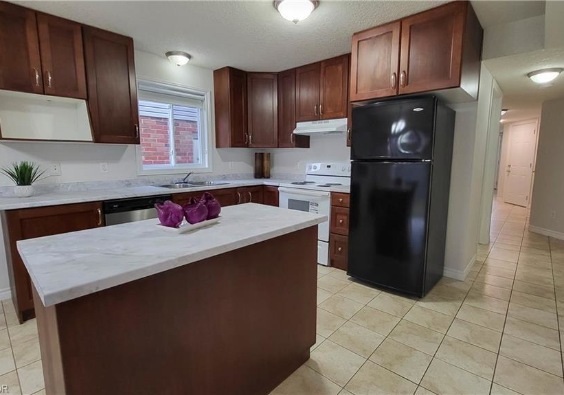 128-udvari-crescent-kitchener-ontario-40845823