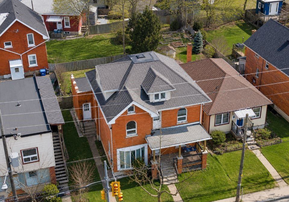 219-erie-avenue-brantford-ontario-40845840