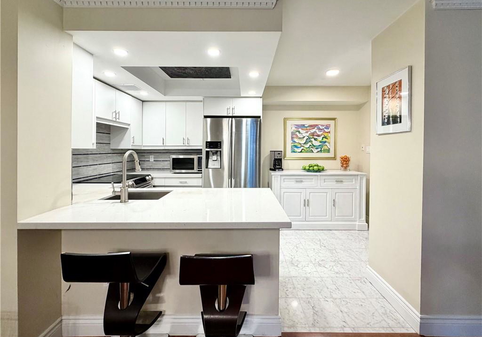 130-carlton-street-toronto-ontario-40845907