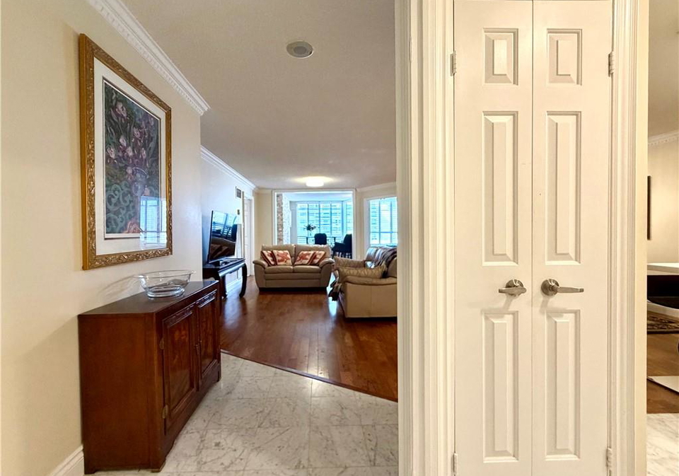 130-carlton-street-toronto-ontario-40845907