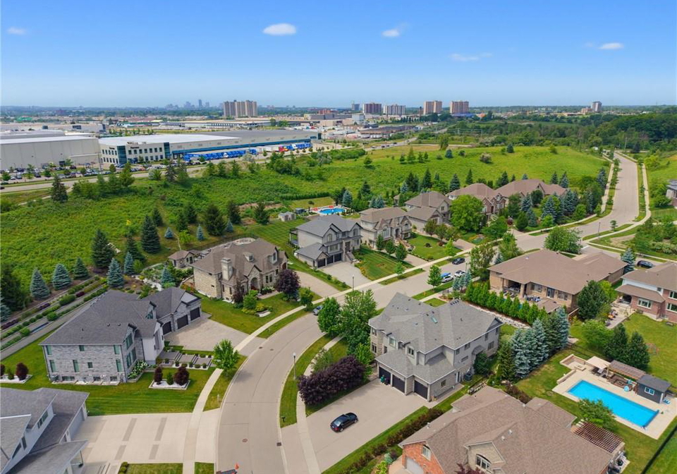 38-river-valley-drive-kitchener-ontario-40845940