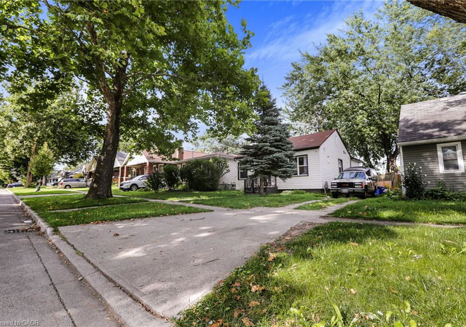1226-wigle-avenue-windsor-ontario-40846070
