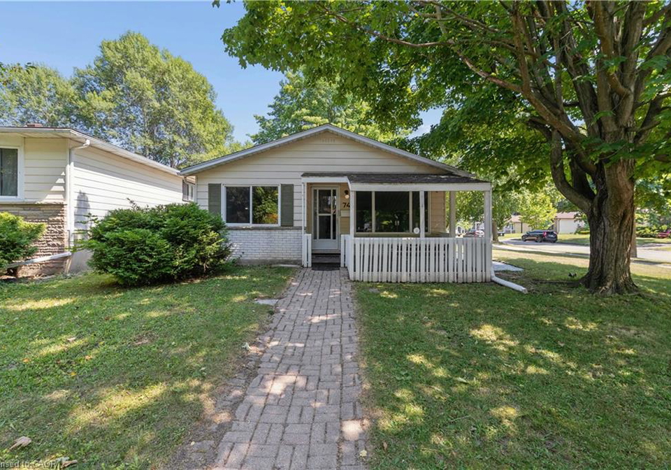 74-helene-crescent-waterloo-ontario-40846376