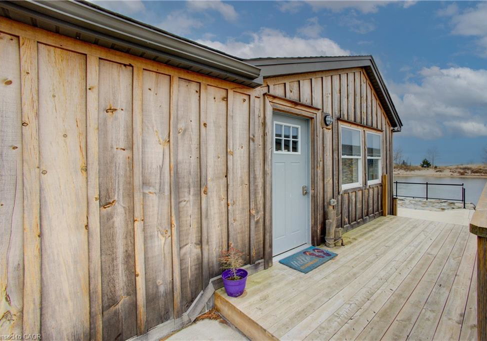 2-browns-lane-wasaga-beach-ontario-40846397