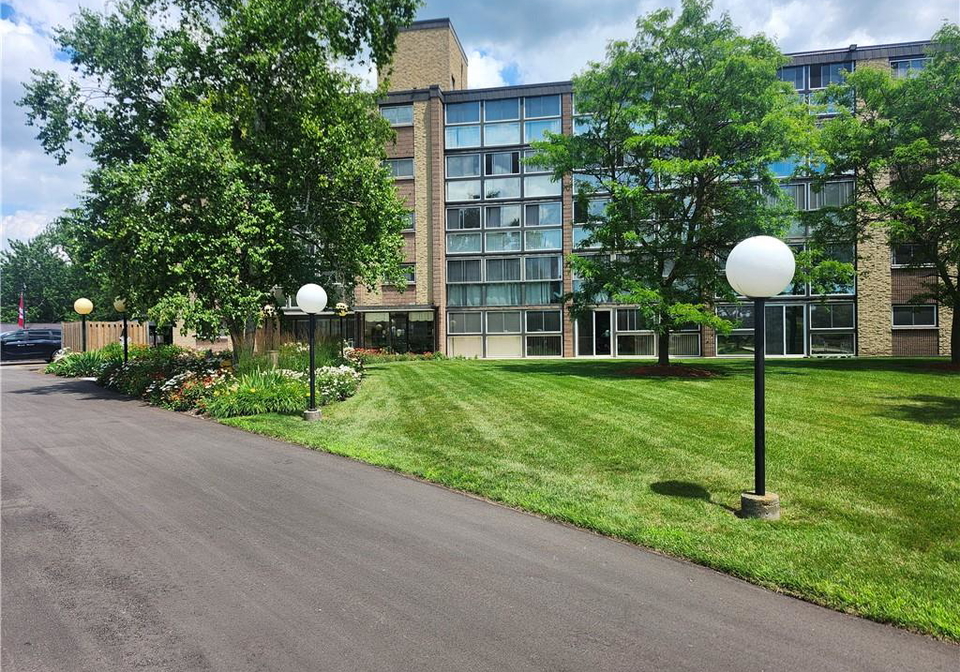 400-champlain-boulevard-cambridge-ontario-40846455