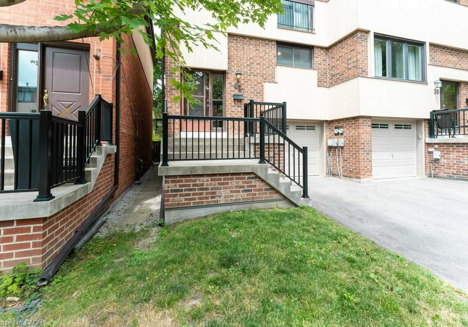 41-maplebranch-path-toronto-ontario-40846515