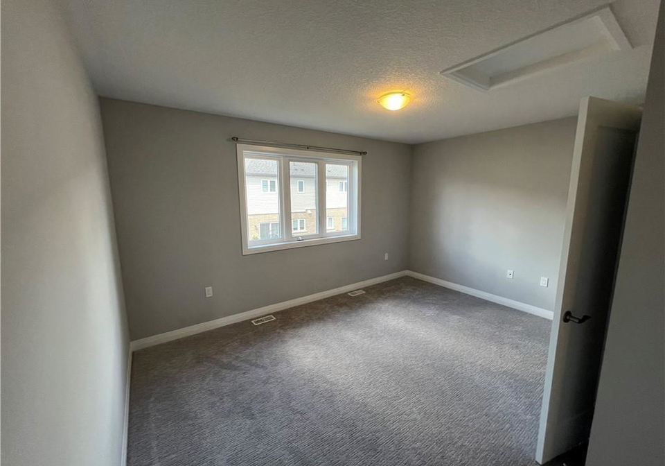18-aqua-lane-stoney-creek-ontario-40846624