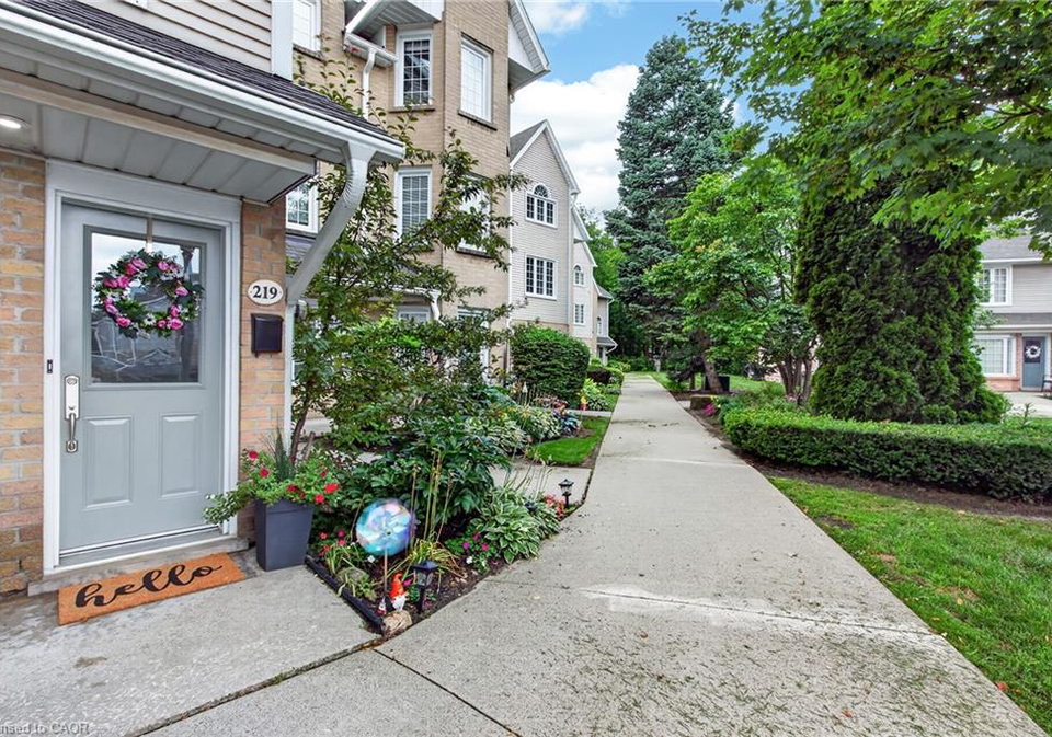 2110-cleaver-avenue-burlington-ontario-40846646
