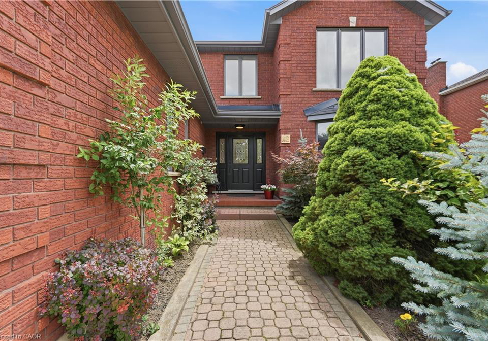 42-fox-run-brantford-ontario-40846675