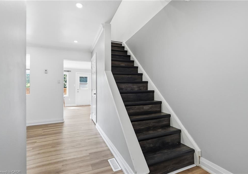10-angus-road-hamilton-ontario-40846751