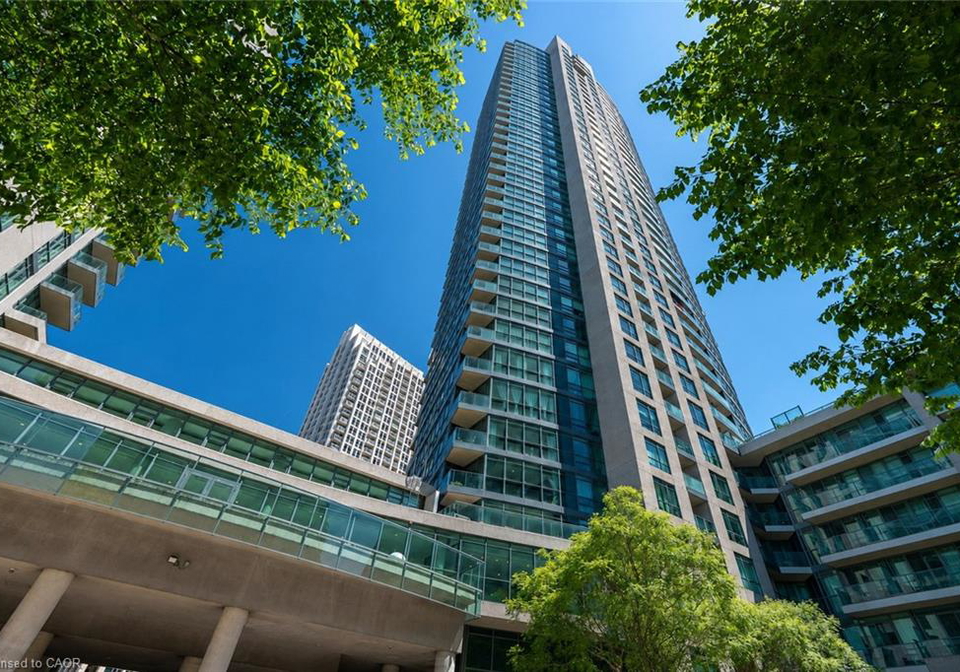 215-fort-york-boulevard-toronto-ontario-40846776