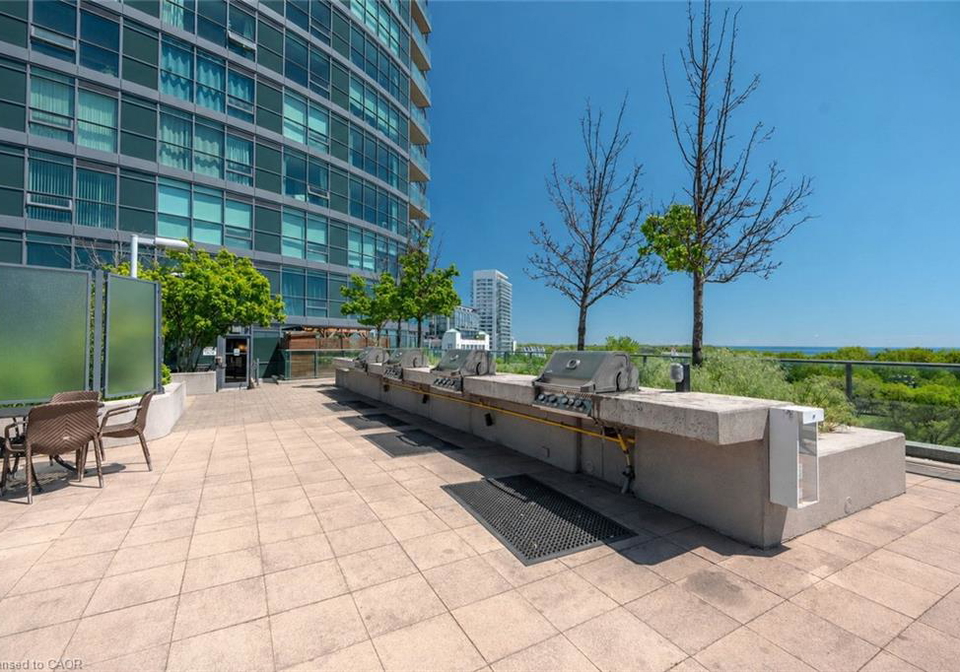 215-fort-york-boulevard-toronto-ontario-40846776