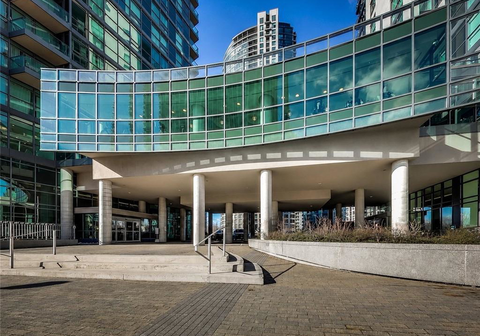 215-fort-york-boulevard-toronto-ontario-40846776